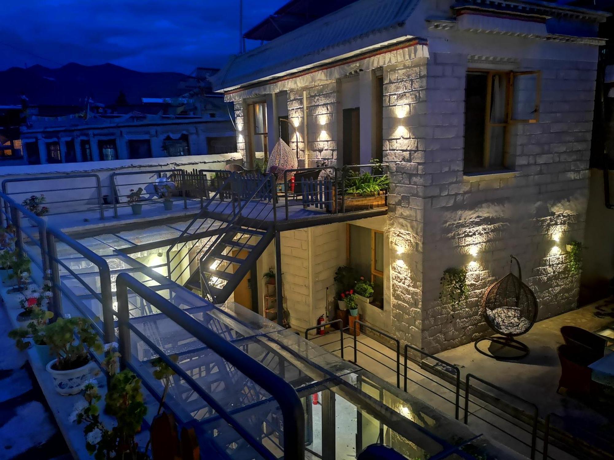 Fengma Feiyang Hostel Lhasa Exteriör bild