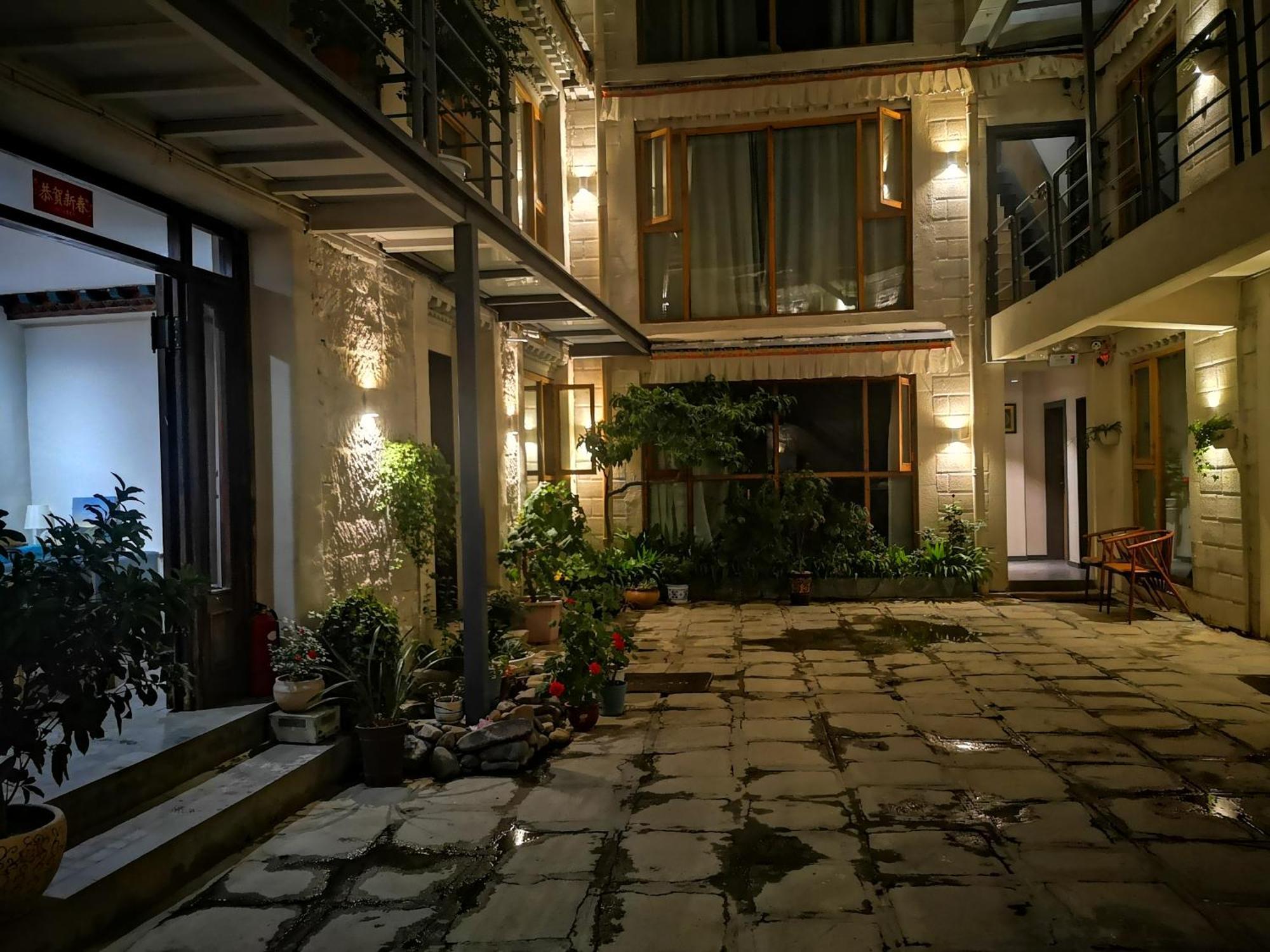 Fengma Feiyang Hostel Lhasa Exteriör bild