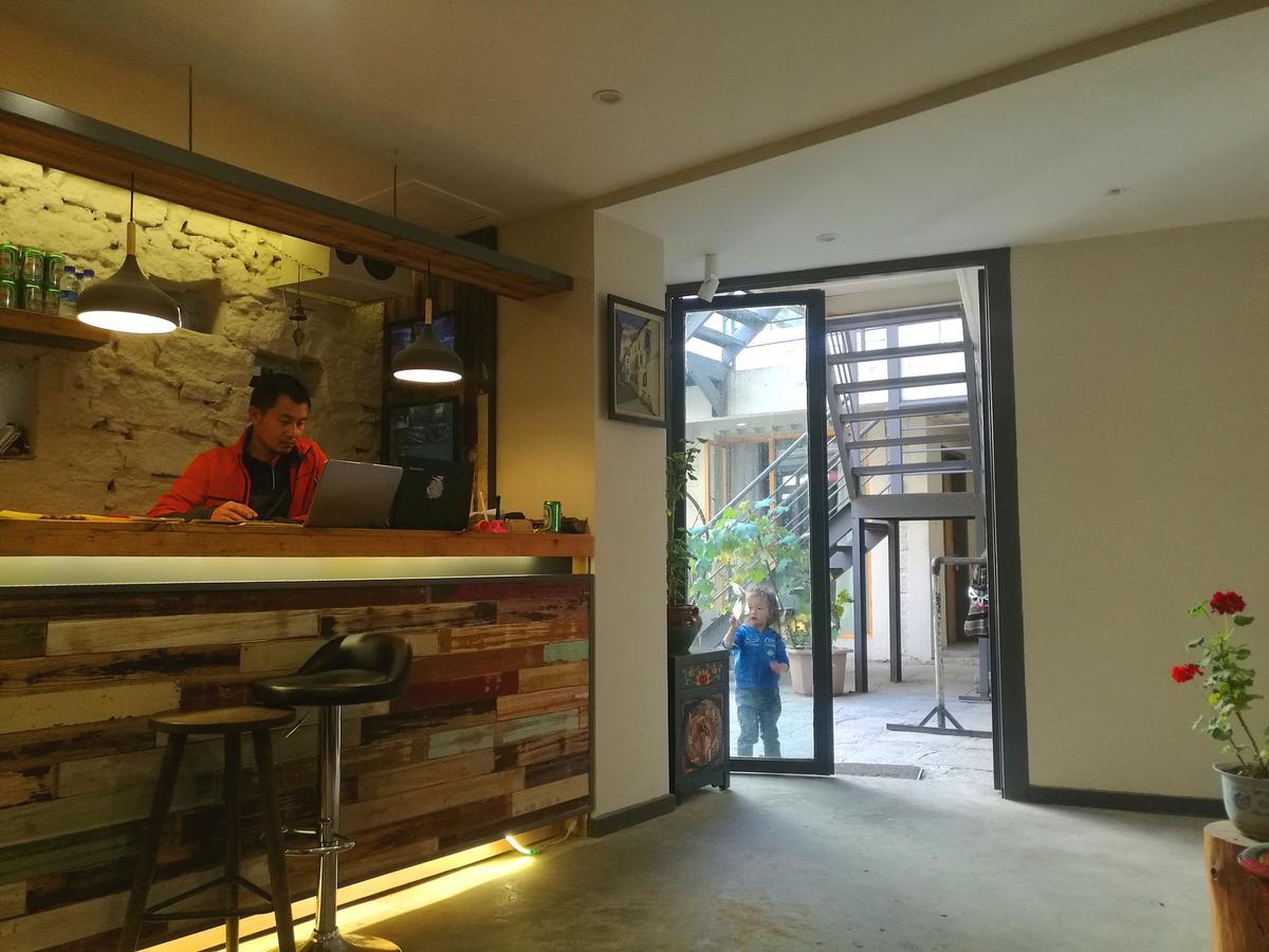Fengma Feiyang Hostel Lhasa Exteriör bild